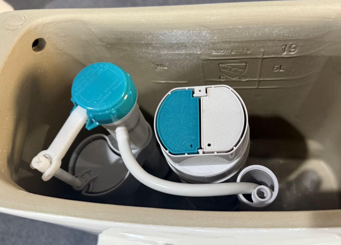 MY-2133-12-white: a complete set of internal tank components (including both the fill valve and flush valve)